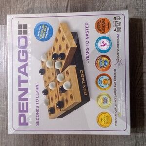 NWT Pentago The Mind Twisting Game